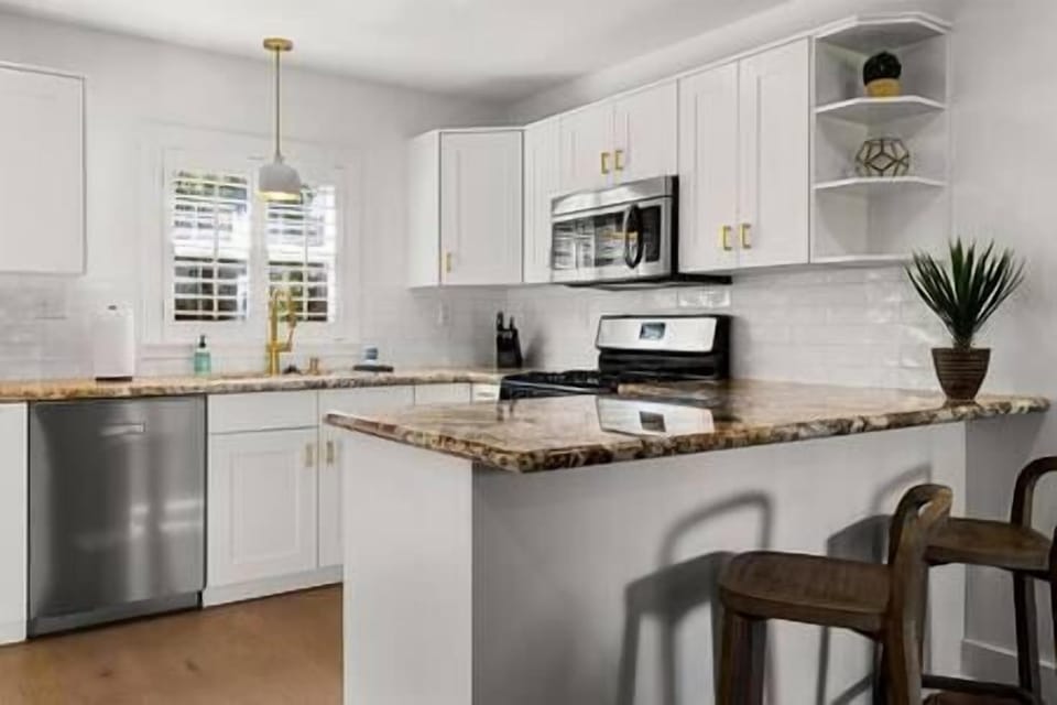 Full Kitchen (3)
