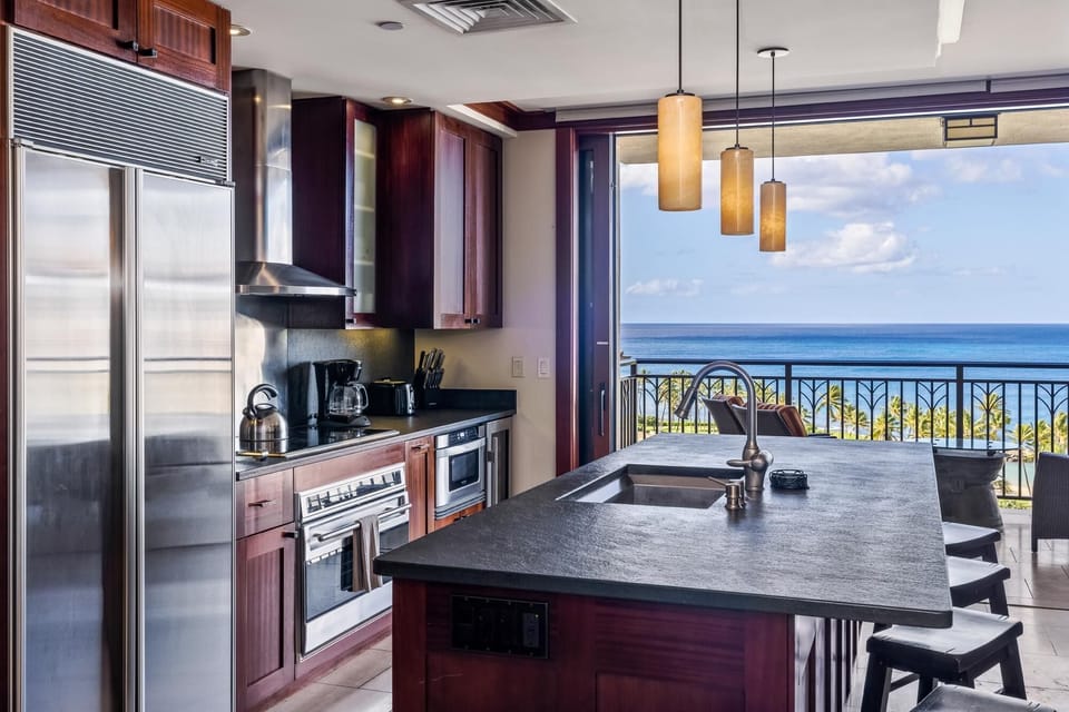 Stunning ocean view from the kitchen