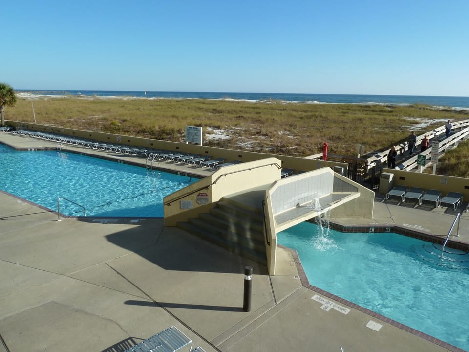 Pool & Ocean
