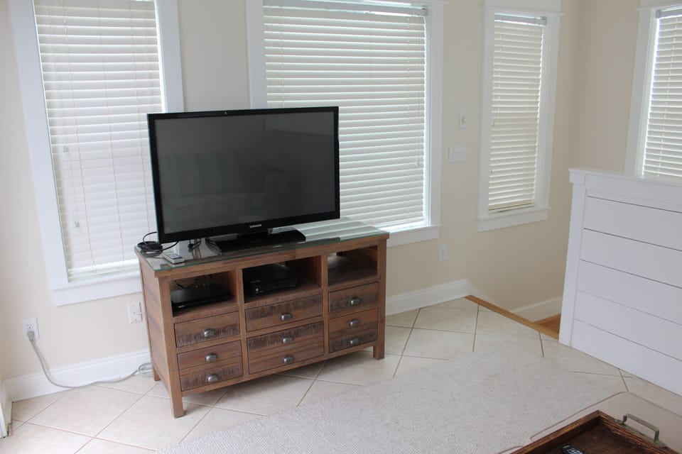 3rd floor living space - with cable TV