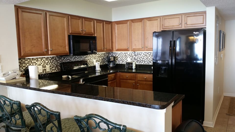 Kitchen and breakfast bar
