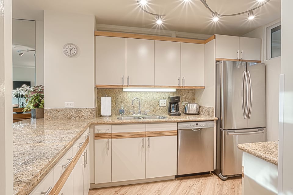 Full Kitchen.