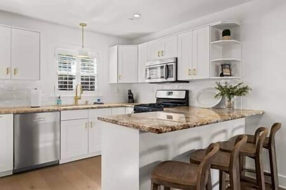 Full Kitchen (1)