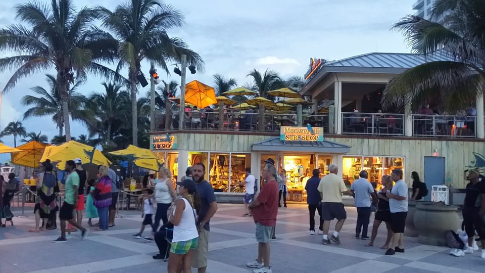 Mardigrass bar and Pool 