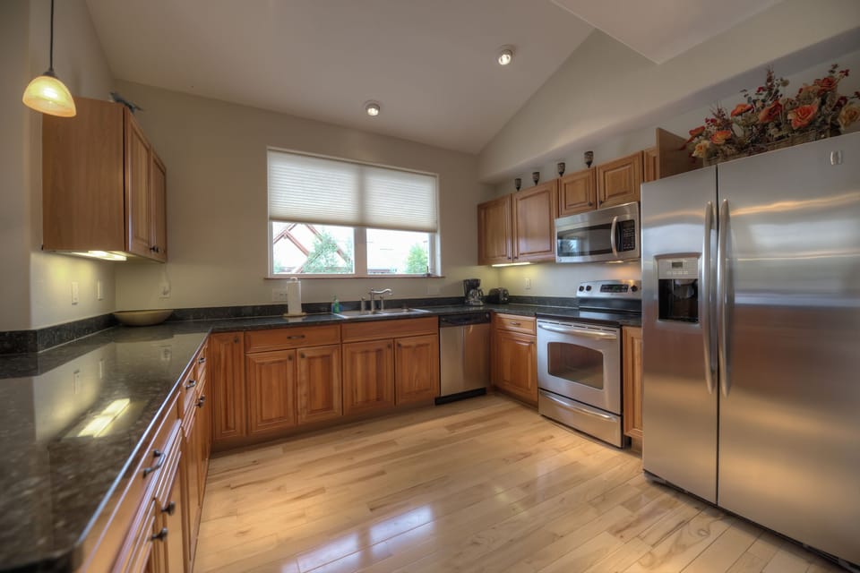Well appointed kitchen...everything you could need!