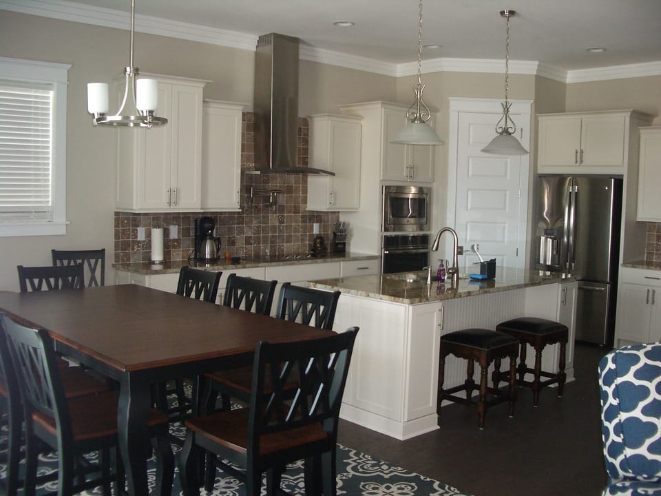 Full size kitchen
