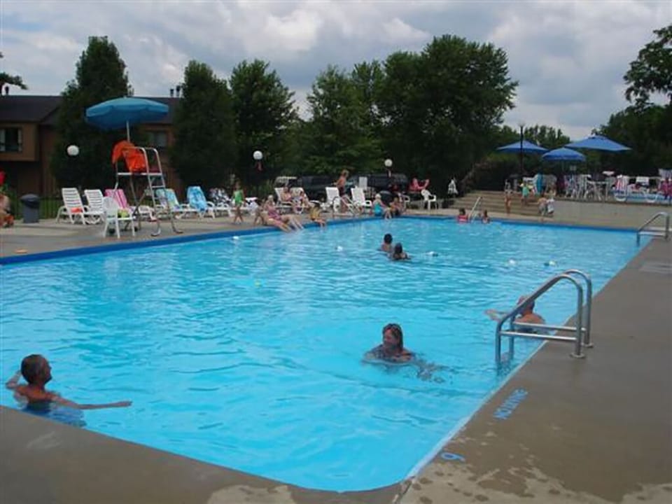 Relax at the pool!!