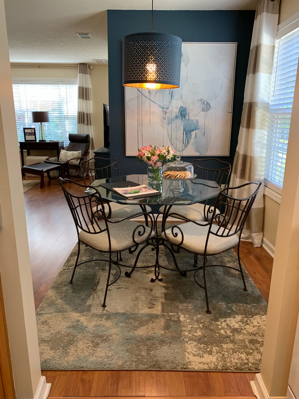 Dining room directly off of the kitchen 