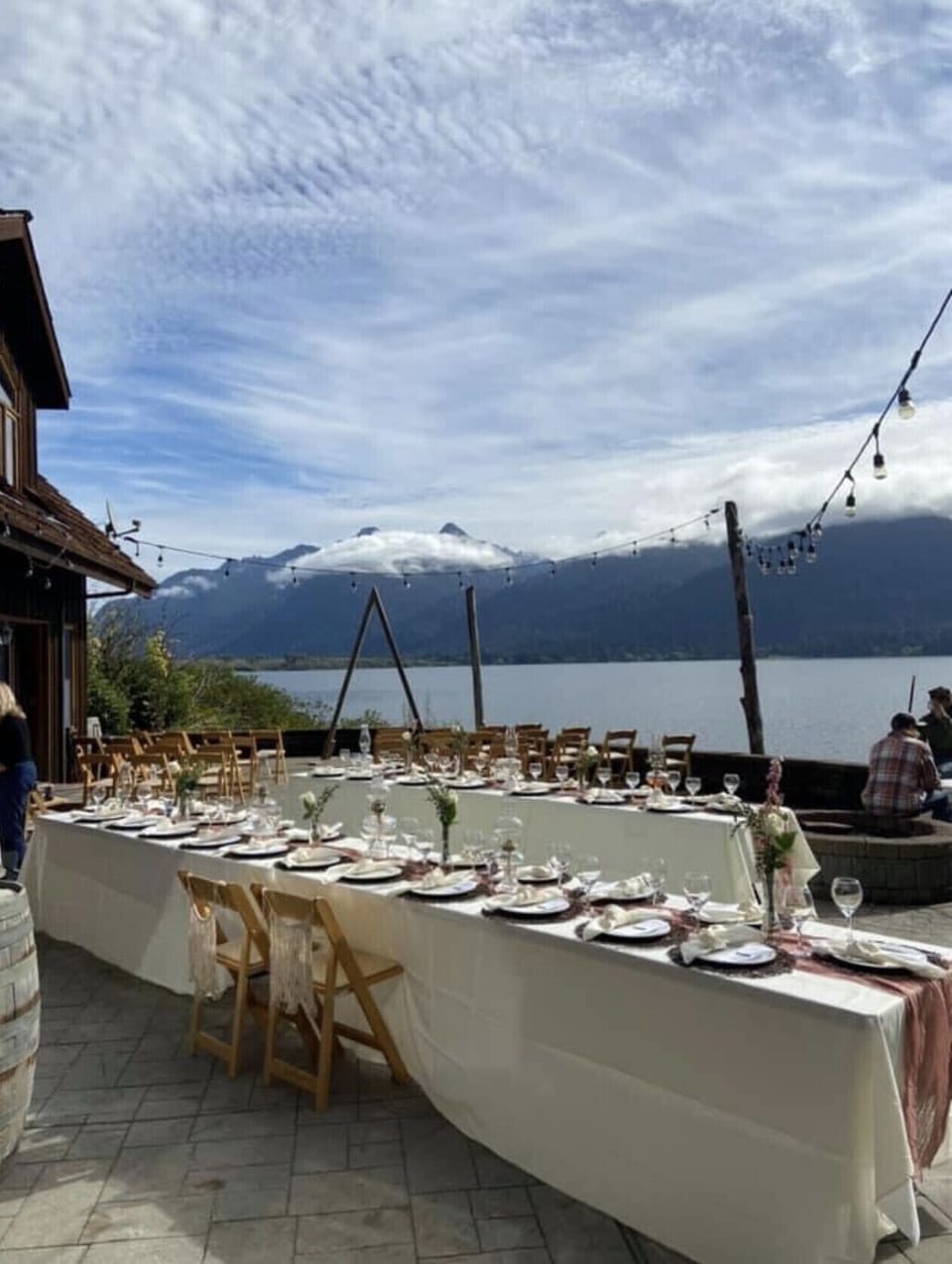 Previous wedding party’s outdoor dinning 