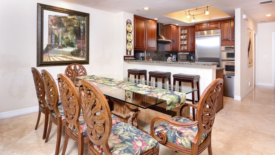 Dining Area & Breakfast Bar - 2nd Floor