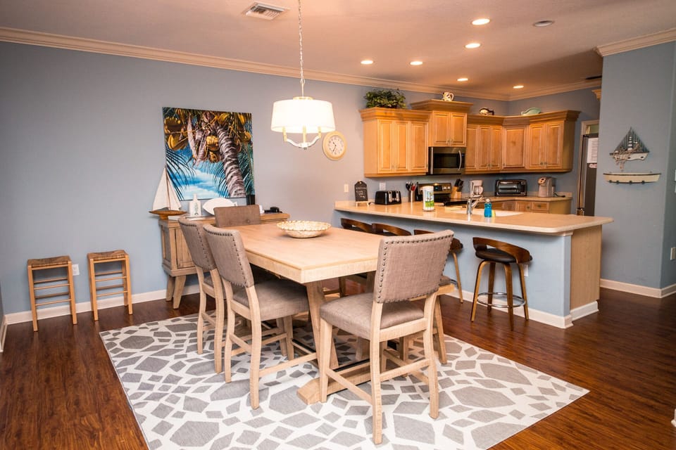 Dining Room and breakfast bar