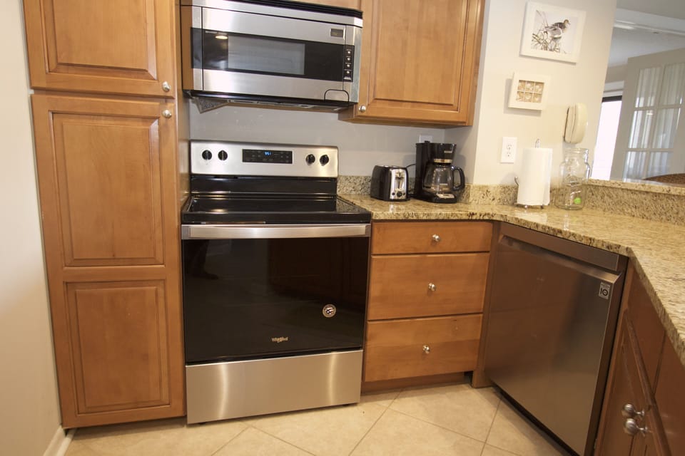 Range, Microwave and Dishwasher