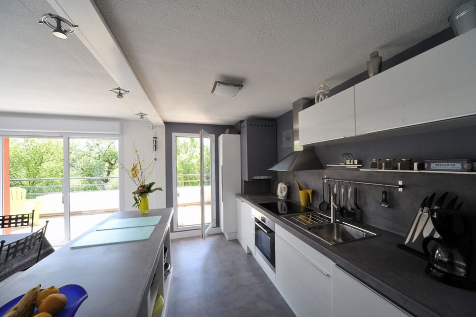 Kitchen / Terrace
Cuisine / Terrasse