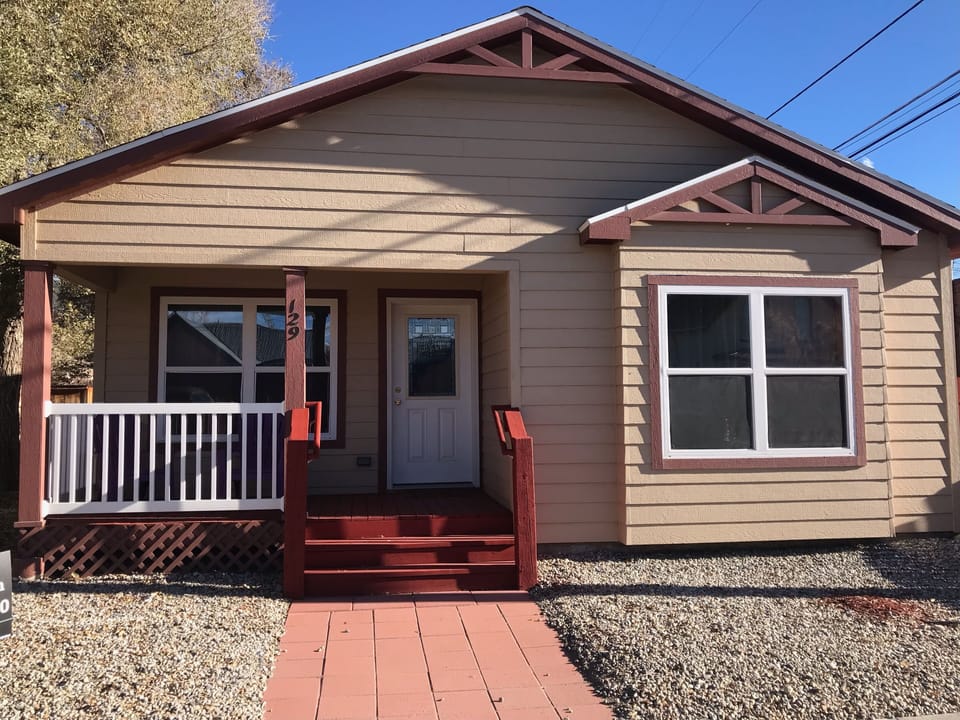 This home is walking distance to Riverside Park, F Street, Restaurants & Events!