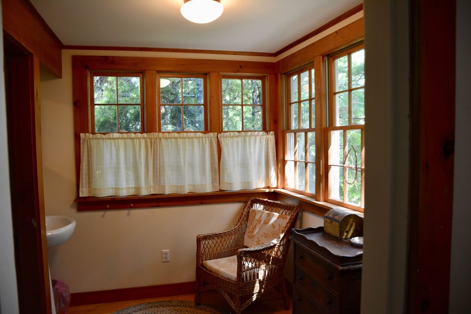 Dressing room, northeast corner
