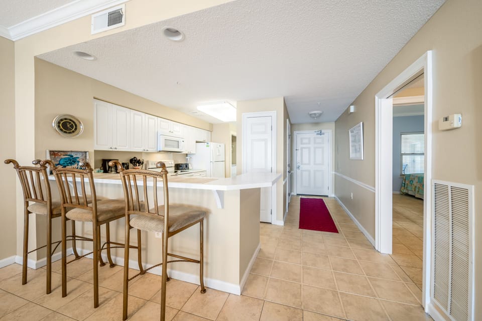 Kitchen bar with seating for 3