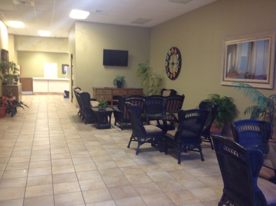 Lobby Area - Large Flat Screen TV and sitting area for watching the games!