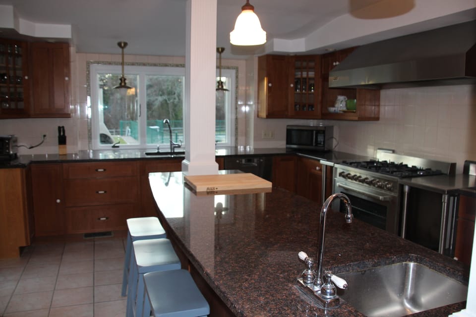 4 stools at island, plus kitchen table for 6 adjacent. 