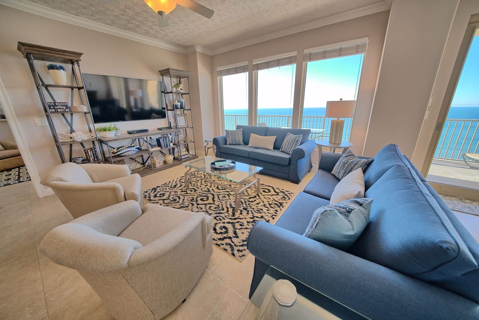 Great room complete with 60" HDTV