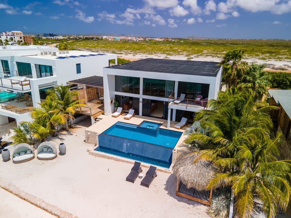 This Villa #1 - 4 bedrooms / 5 bathrooms
Connects with our adjacent Villa #2