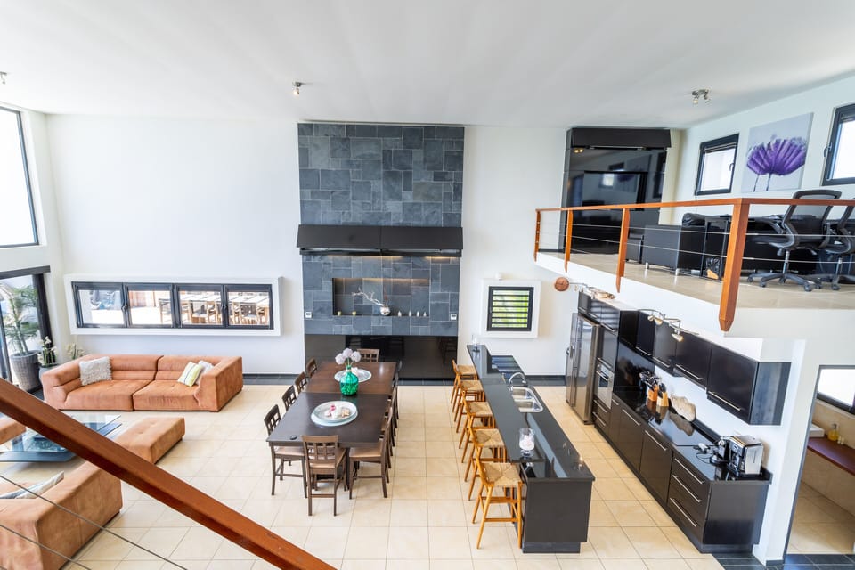 Spacious,10 person dining table, fully loaded kitchen w/ ample seating  
