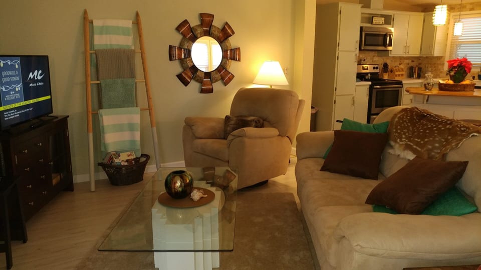 Great Room. Hign spped internet, upgraded Comcast TV, puzzles, books, games