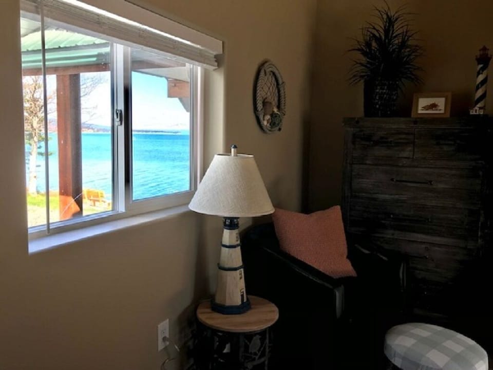 MAIN FLOOR KING BEDROOM
LOOKING UP KACHEMAK BAY