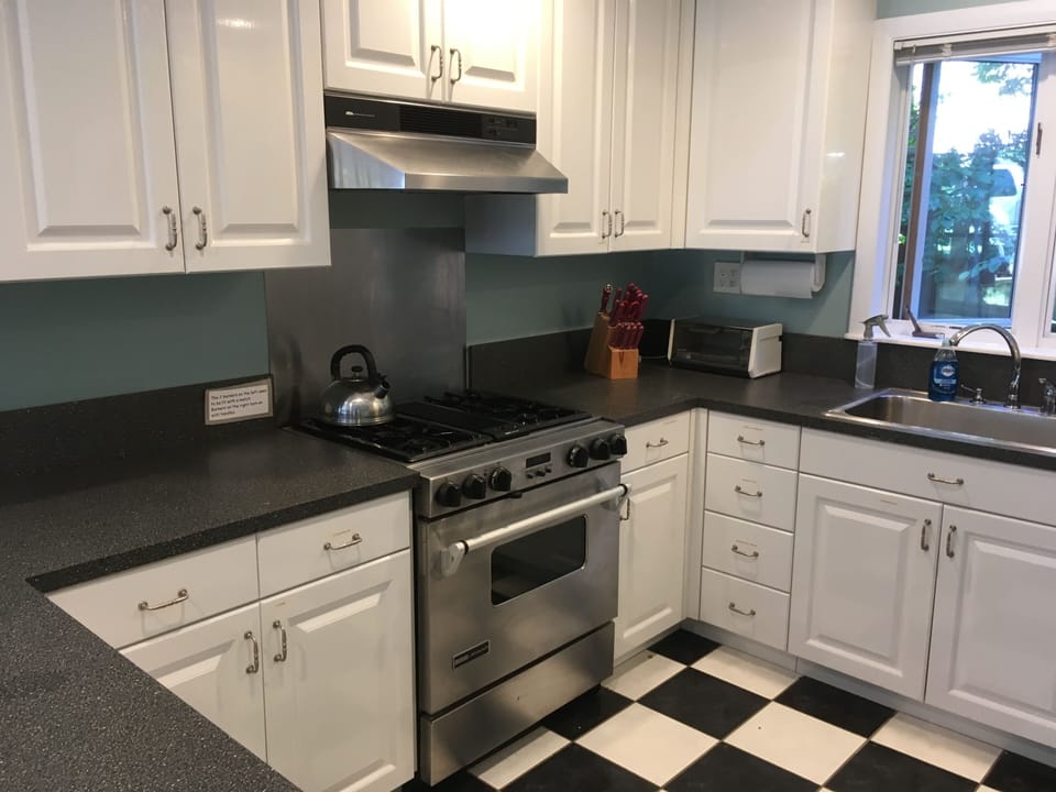 Fully equipped kitchen, including dishwasher