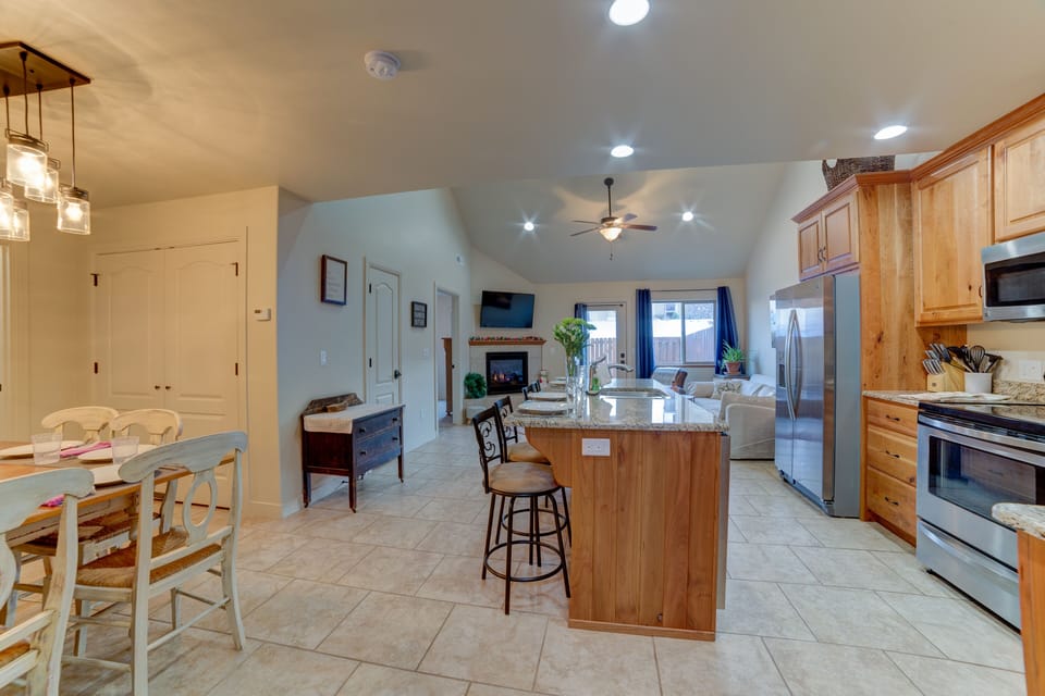 Full size kitchen with living area. Dining area, Washer&Dryer and3 bedrooms. 