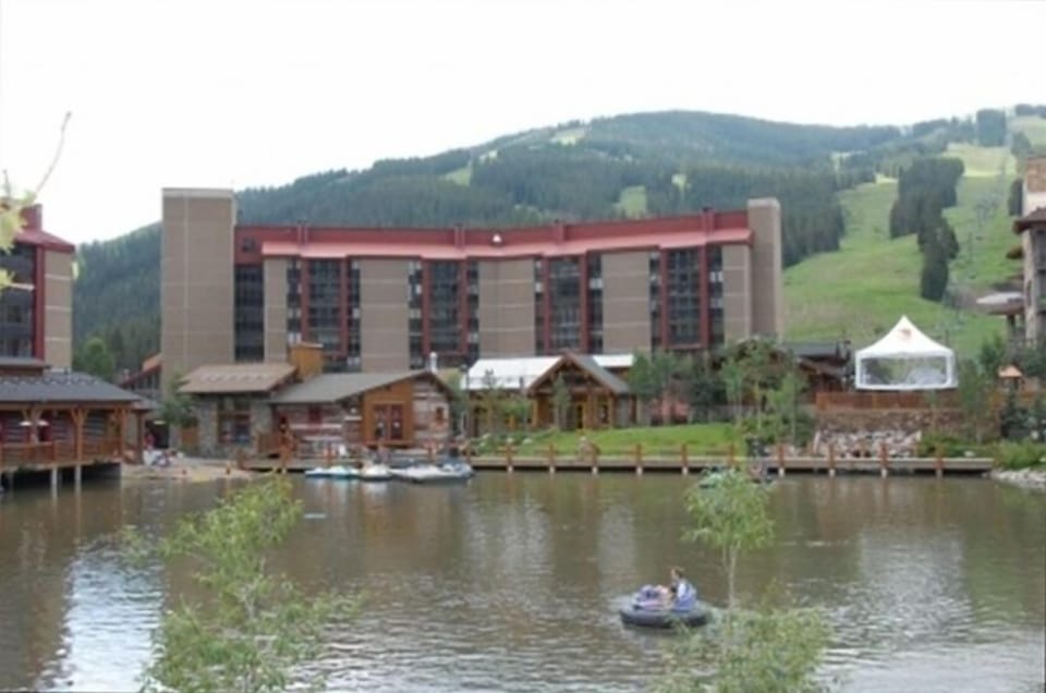Building from Lake View