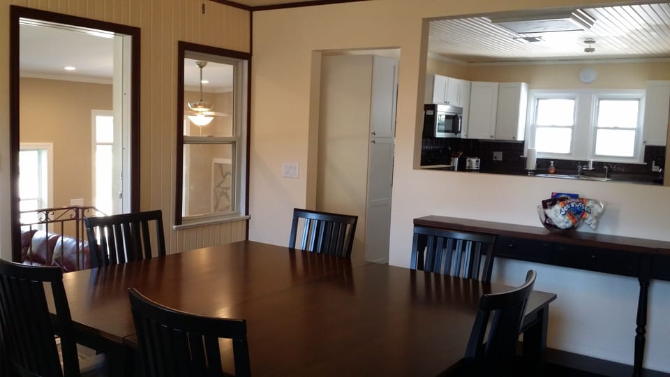Dining room.