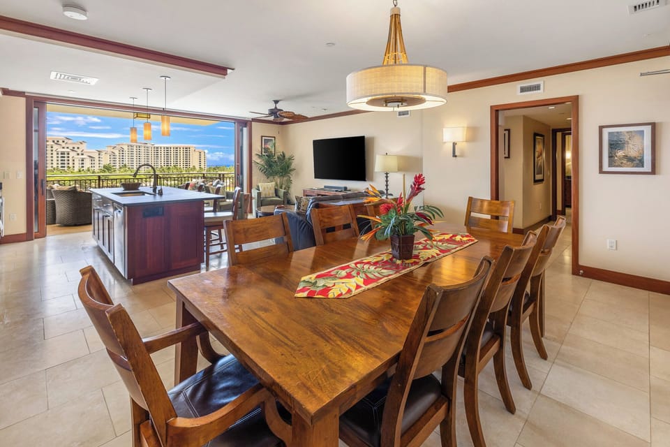 Dining room with seating for 8 people