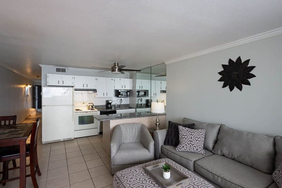 Kitchen/ Living room 