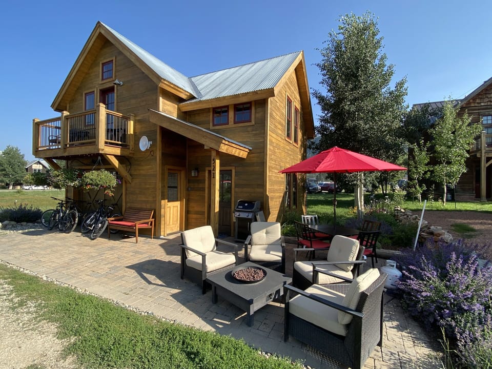 Summertime .... Ahhh!!! Outdoor dining, Weber Grill, and lounge area w gas fire.