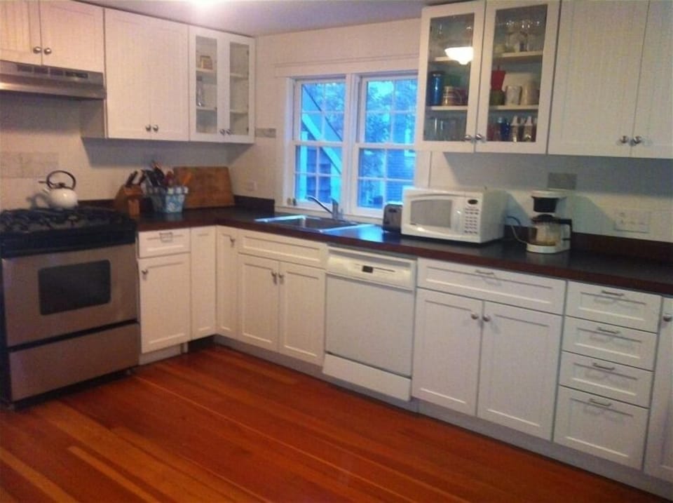 Spacious main kitchen. 