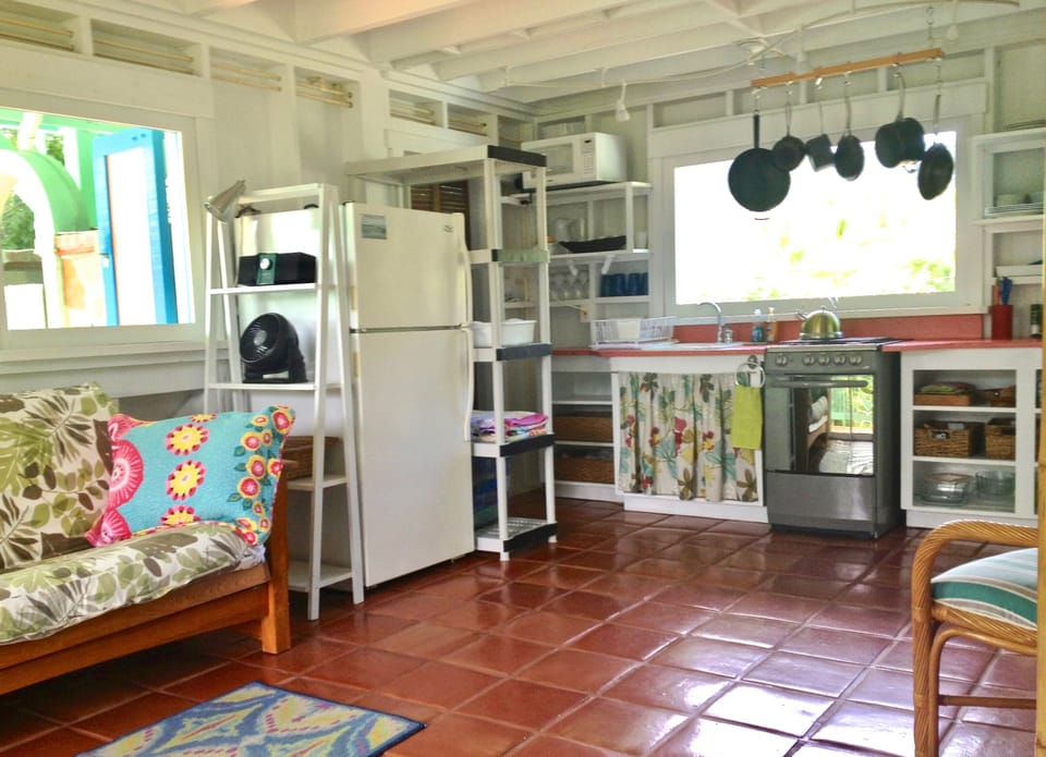 Enjoy the convenience of refrigerator/freezer  & Gas burners/oveen
