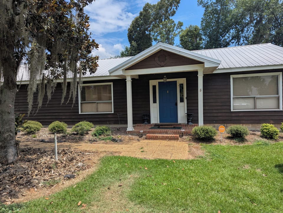 Front door entrance on Murphy Drive