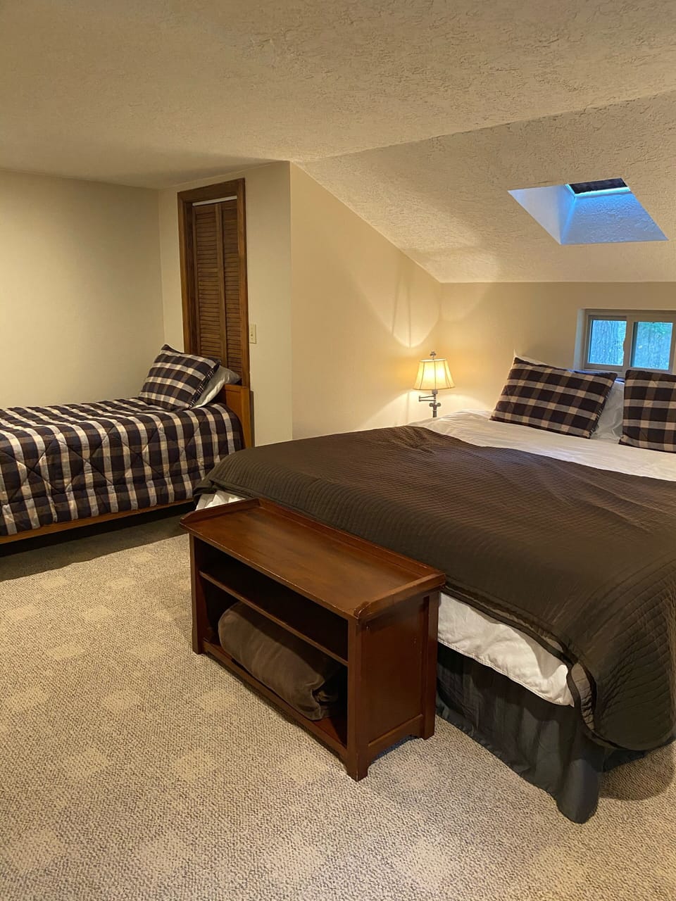 Master with king and two twin beds