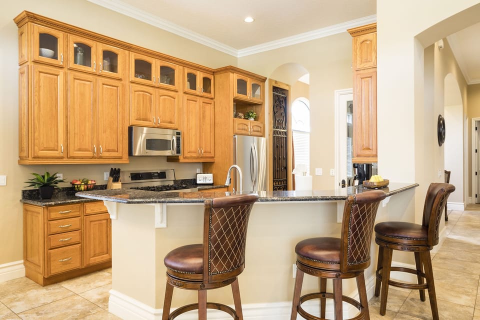Kitchen & Breakfast Bar with Stools