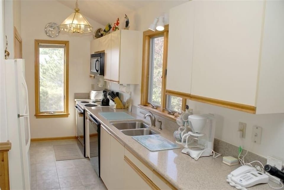 Well equipped kitchen
