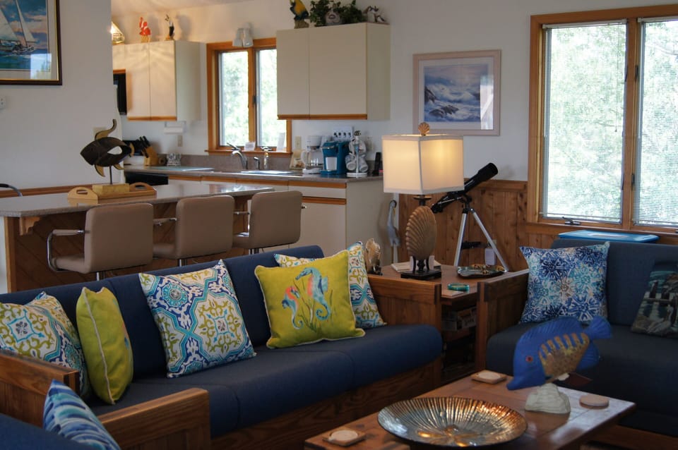 Breakfast bar - seating for 4