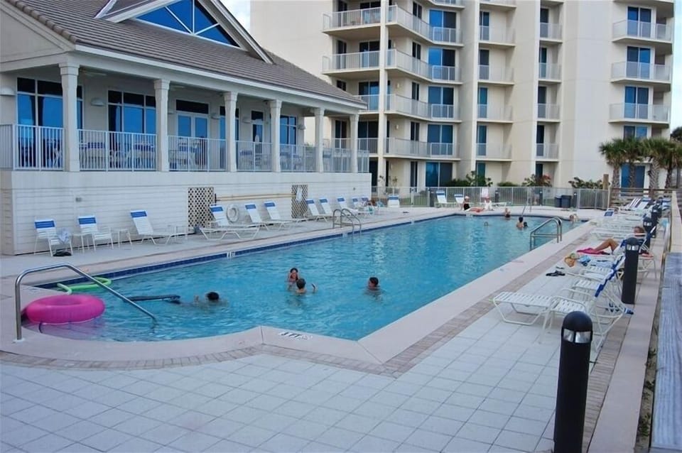 Large Heated Beachside Pool, Clubhouse with Workout Room