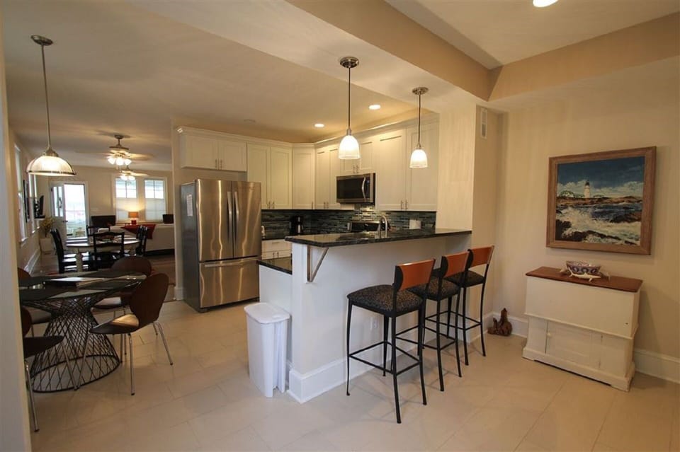 Kitchen features a "breakfast bar" and breakfast table.