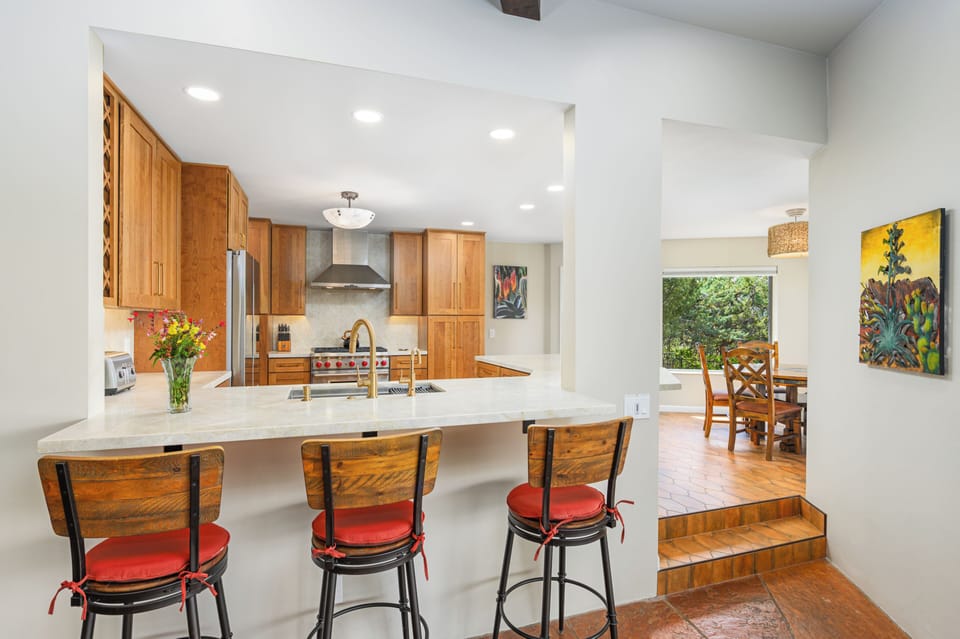 Enjoy your guests while cooking in the kitchen 
