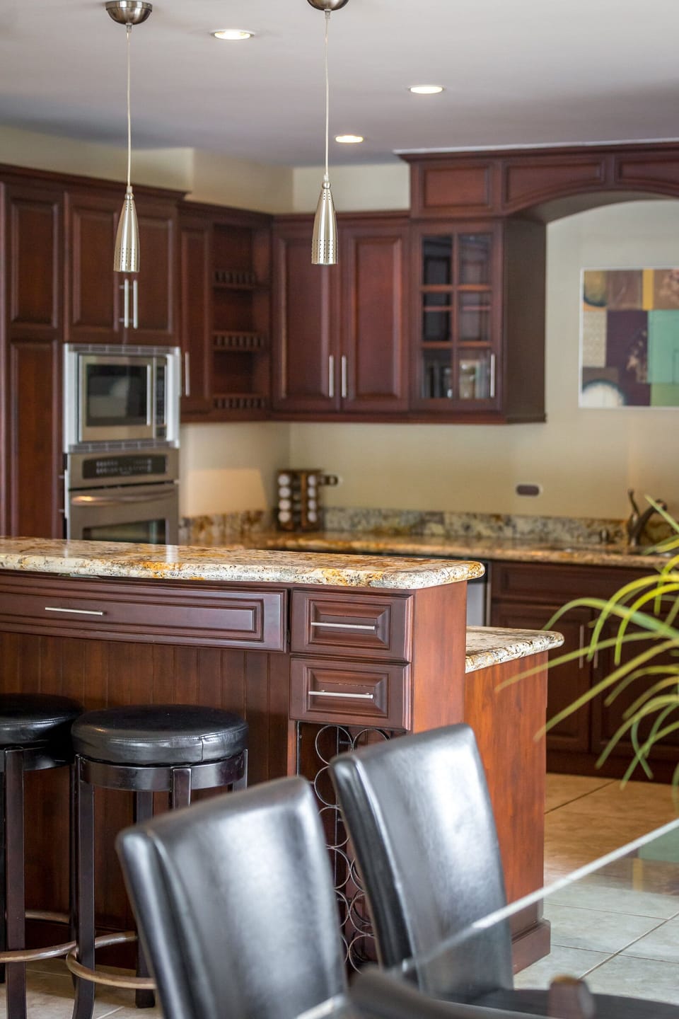Fully stocked kitchen and dining table for 6