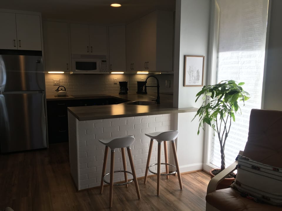 Brand-new custom kitchen, Oven, Induction 4-eye cook top, microwave, large frig