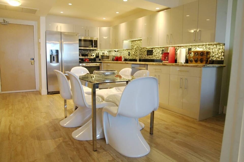 Kitchen / Eating Area