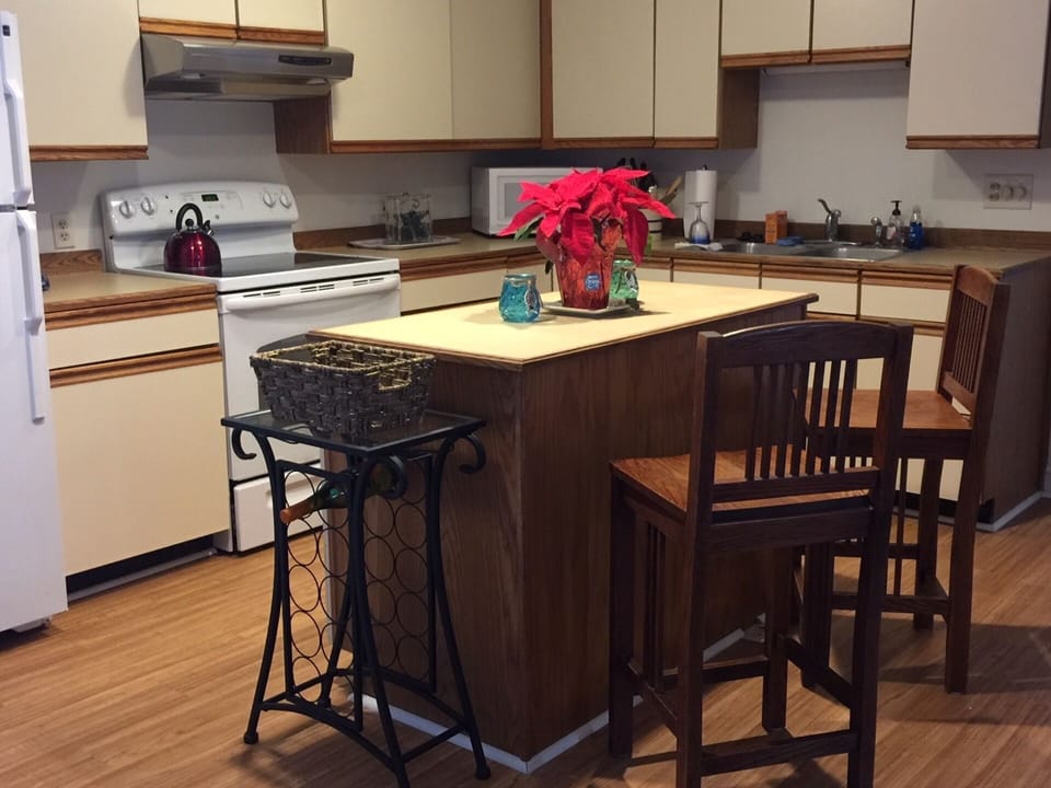 Fully equipped Kitchen with Island