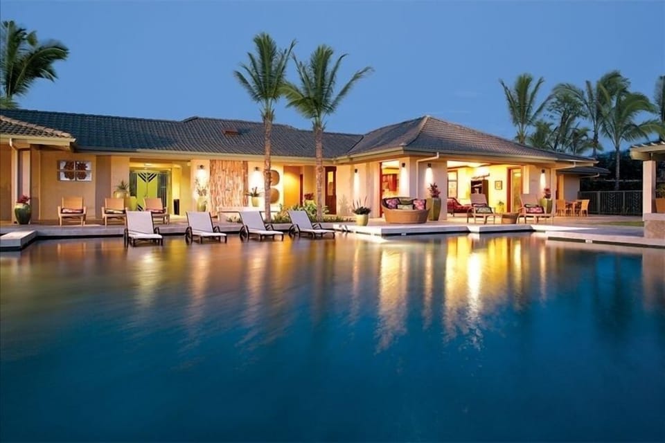 On site WaiUlaUla Amenity Center- Pool, Fitness Center and Rooms for Relaxing