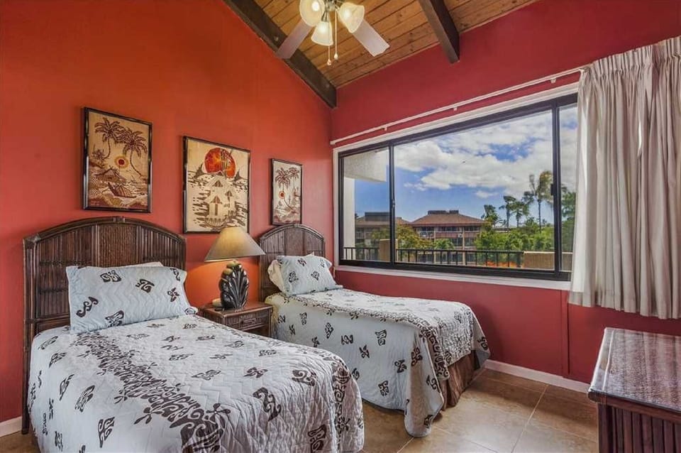 3rd bedroom with twin beds.